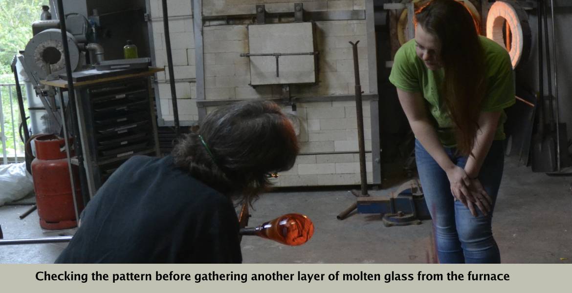 Checking the pattern before gathering more glass